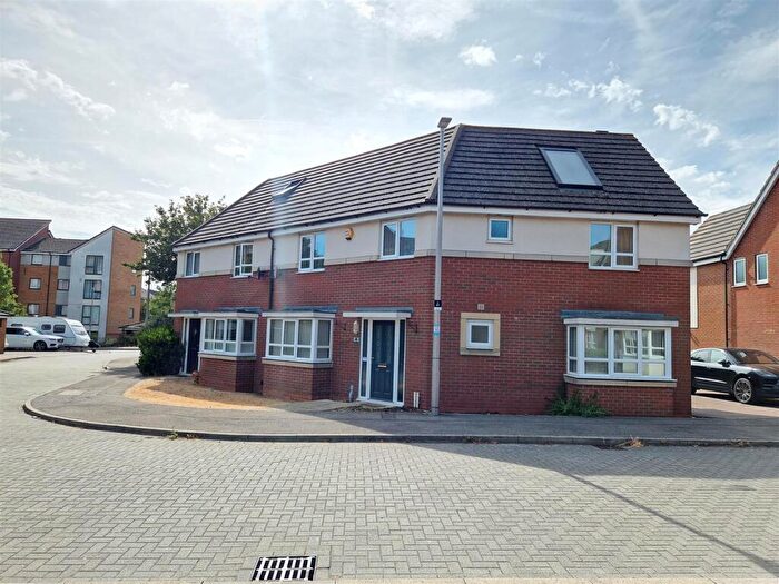 4 Bedroom House To Rent In Grosmont, Broughton, Milton Keynes, MK10