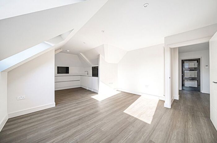 2 Bedroom Flat For Sale In Hyde Street, Winchester, Hampshire, SO23