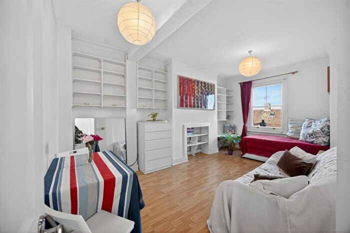 3 Bedroom Flat To Rent In Pember Road, Kensal Rise, NW10