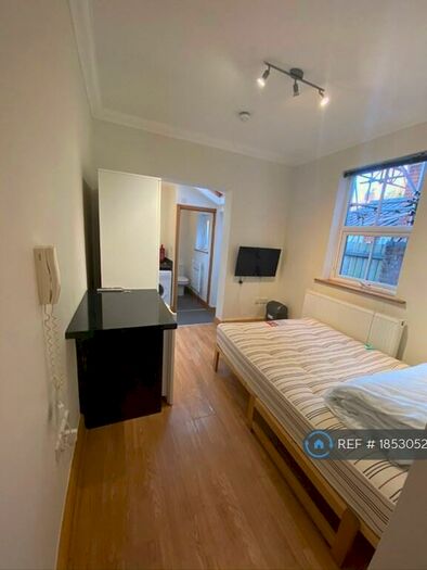 Studio To Rent In Whitehall Road, Norwich, NR2