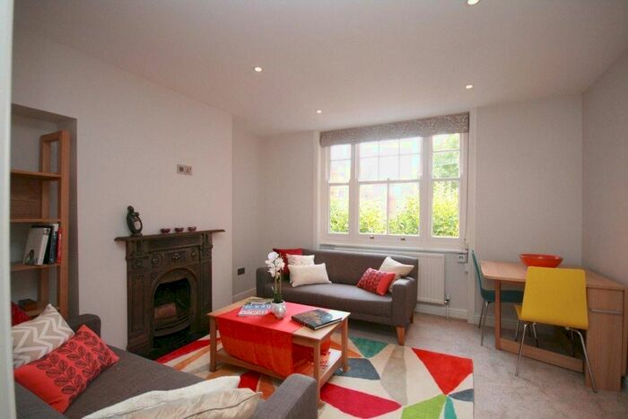 2 Bedroom Flat To Rent In Queen's Club Gardens, London, Greater London, W14