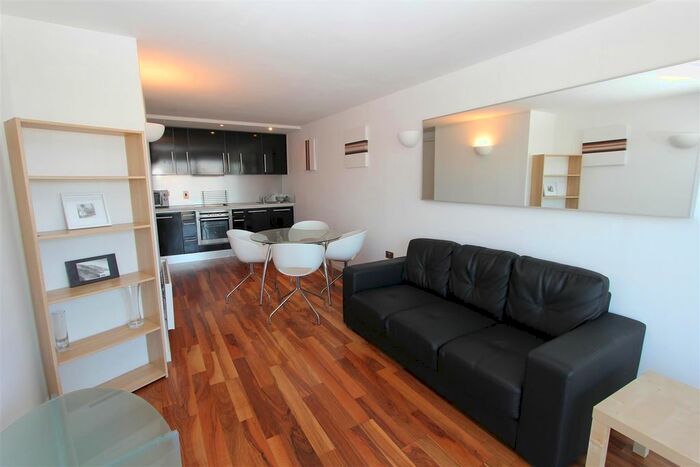 2 Bedroom Flat To Rent In Whitehall Waterfront, Riverside Way, LS1