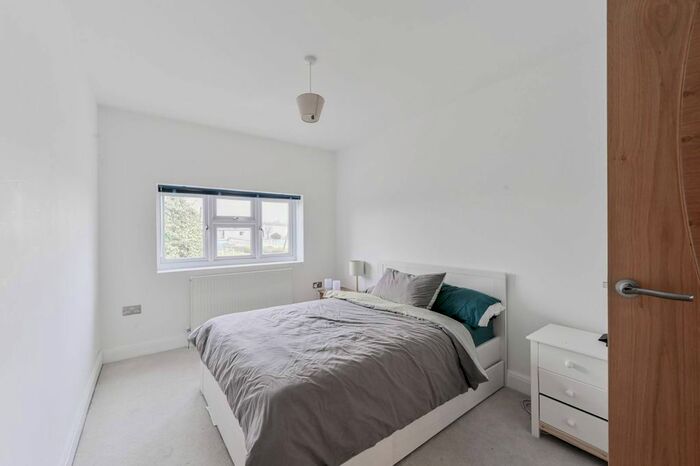 2 Bedroom Terraced House To Rent In Stirling Road, London, Bl, Wood Green, London, N22