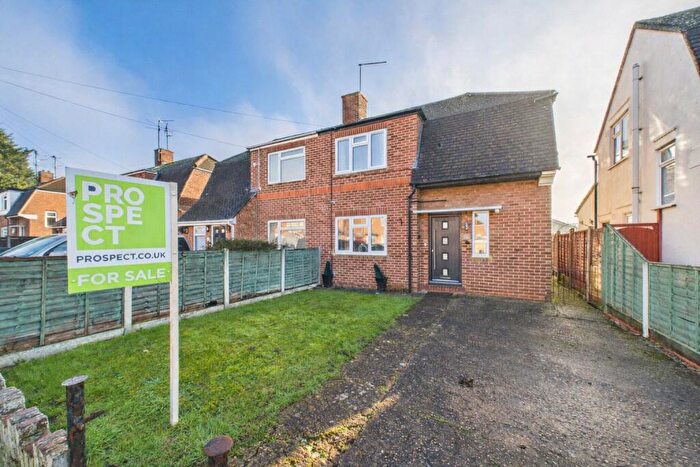 3 Bedroom Semi Detached House For Sale In Greenfields Road, Reading, Berkshire, RG2