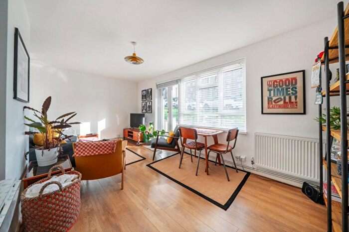 2 Bedroom Flat To Rent In Prendergast Road London, SE3