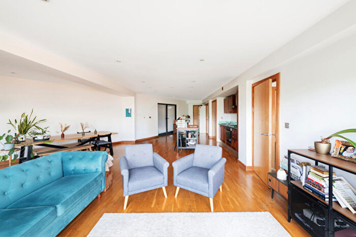 2 Bedroom Flat To Rent In Newham, London, E3