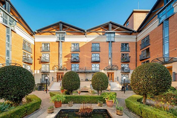 2 Bedroom Flat For Sale In Artesian Road, Westbourne Grove, W2