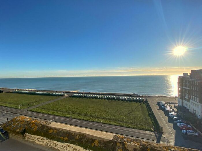 4 Bedroom Penthouse To Rent In Kings Gardens, BN3