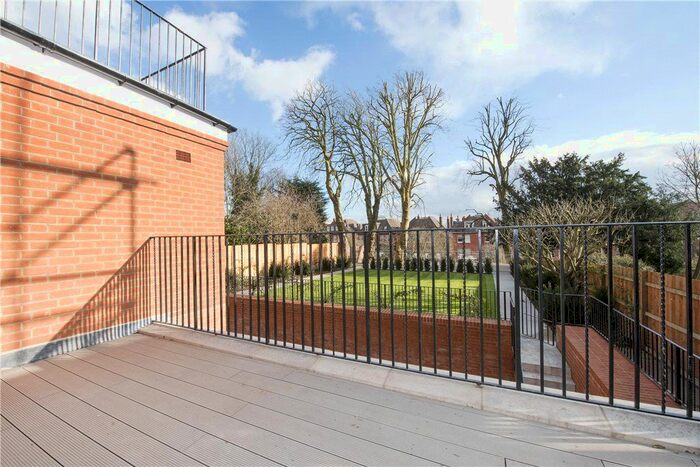 2 Bedroom Flat To Rent In Lyndhurst Lodge, Lyndhurst Road, Hampstead, NW3