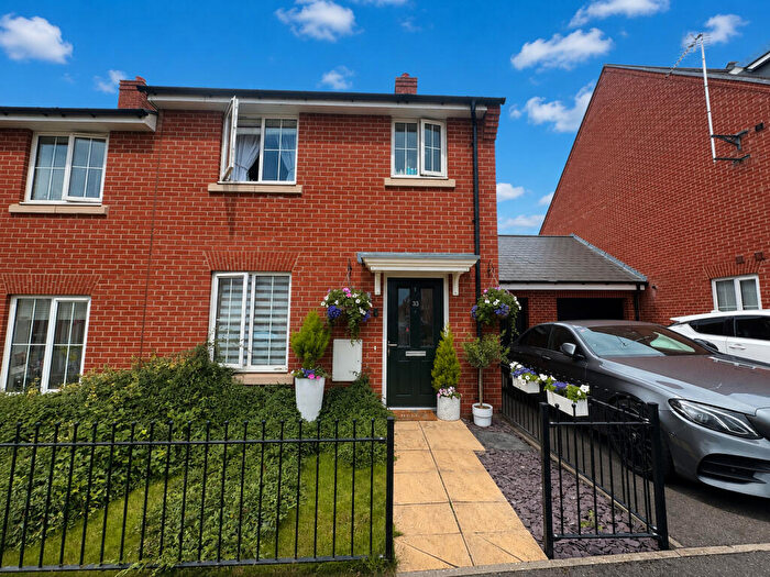 3 Bedroom Semi-Detached House To Rent In Laxton Road, Berryfields, Aylesbury, HP18