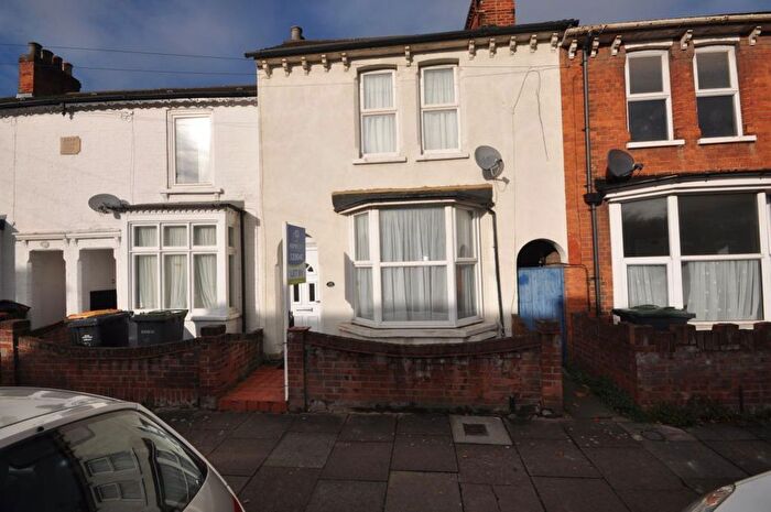 3 Bedroom Terraced House To Rent In Park Road West, Bedford, MK41
