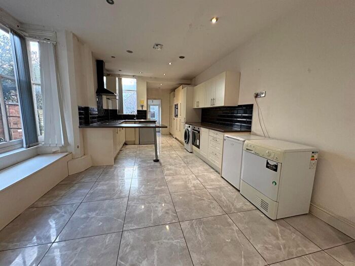 6 Bedroom Terraced House For Sale In Ashleigh Road, Leicester, LE3