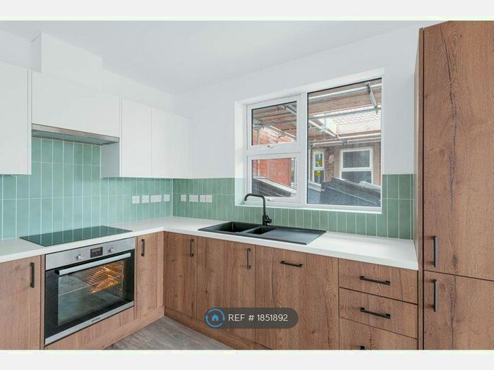 4 Bedroom Flat To Rent In Bath Road, Arnos Vale, Bristol, BS4