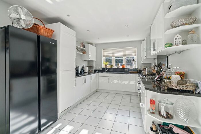 2 Bedroom Flat For Sale In Hedgerley Lane, Gerrards Cross, Buckinghamshire, SL9