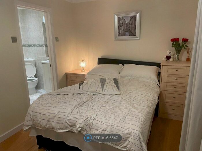 1 Bedroom Property To Rent In Lavender Hill, London, EN2