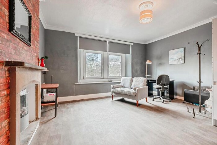 4 Bedroom Flat For Sale In Manchester Road, Burnley, Lancashire, BB11