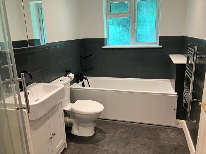 2 Bedroom Apartment To Rent In Succombs Hill, CR6