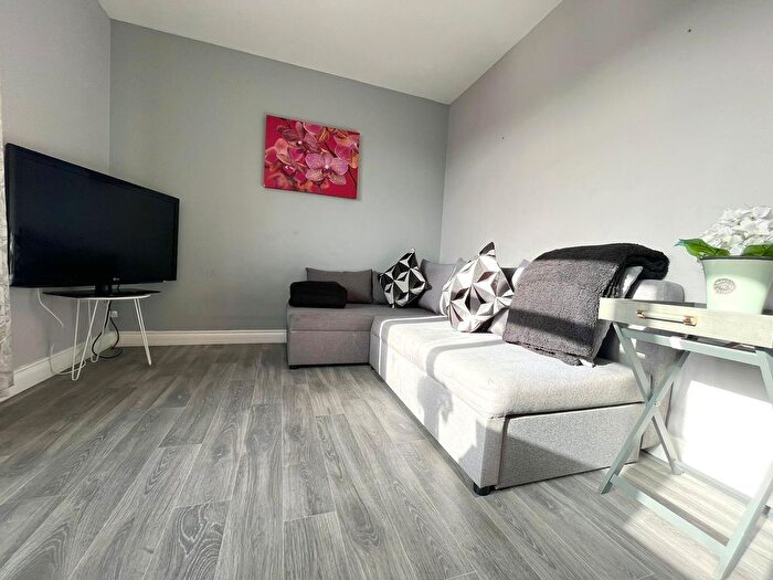 1 Bedroom Flat To Rent In Sea Road, Bournemouth, BH5