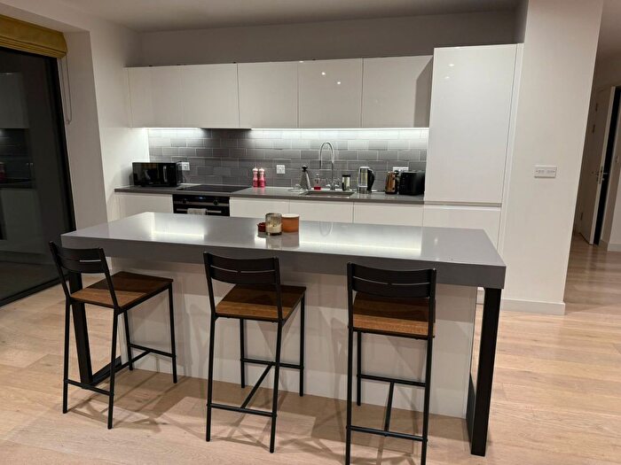 3 Bedroom Flat To Rent In Bonnet Street, London, E16