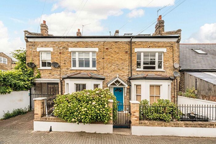 2 Bedroom Flat For Sale In Oldridge Road, Balham, SW12