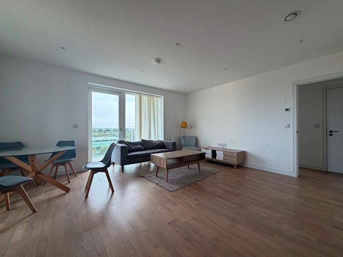 2 Bedroom Flat To Rent In Greenleaf Walk, Southall, UB1