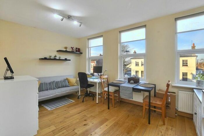 1 Bedroom Flat To Rent In High Road, London, N2