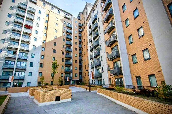 2 Bedroom Apartment For Sale In Elmwood Lane, Leeds, West Yorkshire, LS2