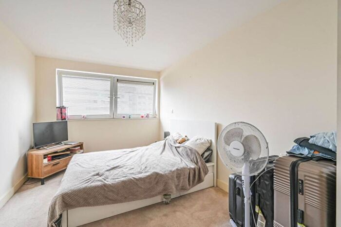 2 Bedroom Flat To Rent In Fathom Court, , Gallions Reach, London, E16