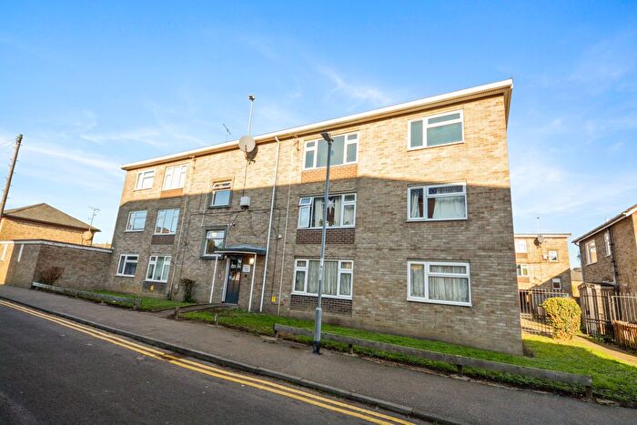 2 Bedroom Flat For Sale In Russell Court, St. Neots, PE19