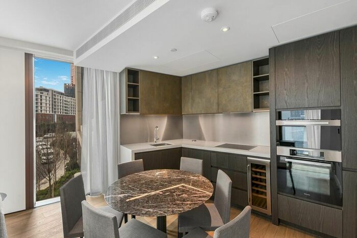 3 Bedroom Flat To Rent In Carnation Way, London, SW8