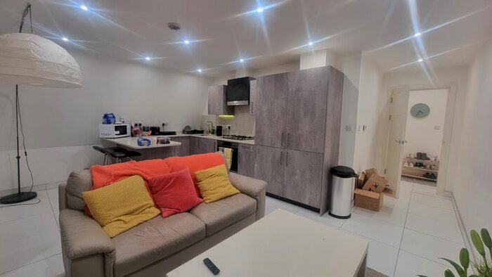 2 Bedroom Flat To Rent In Farnan Road, Streatham, SW16