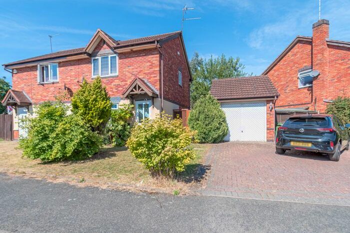 3 Bedroom Semi-Detached House To Rent In Terrys Close, Redditch, B98