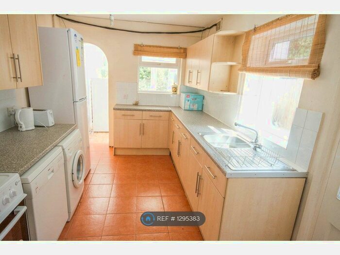 6 Bedroom Semi-Detached House To Rent In Bridge Road, Uxbridge, UB8