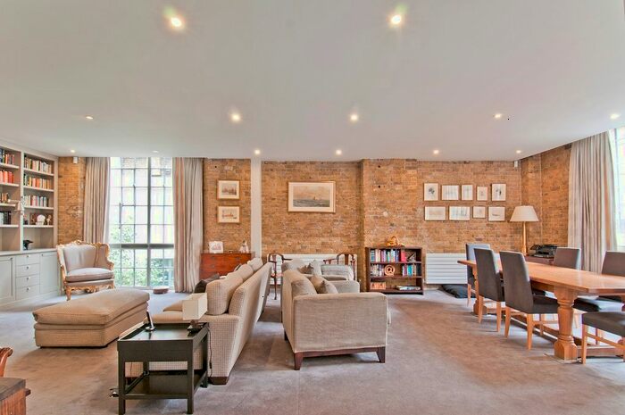 3 Bedroom Flat To Rent In Long Lane, London, SE1