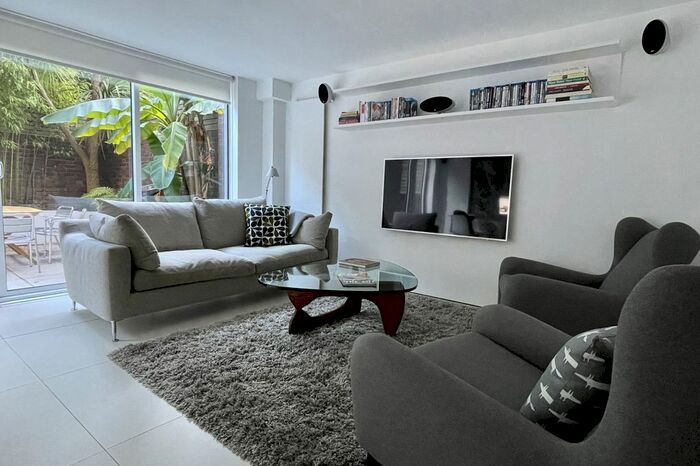 2 Bedroom Flat To Rent In Ledbury Road, London, W11