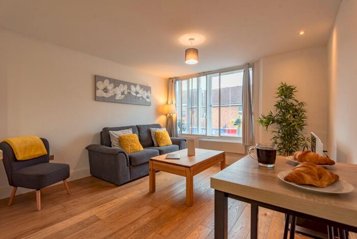 2 Bedroom Flat To Rent In Bear Lane Newbury, RG14