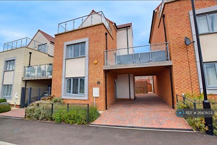 3 Bedroom Detached House To Rent In Featherwood Avenue, Newcastle, NE15