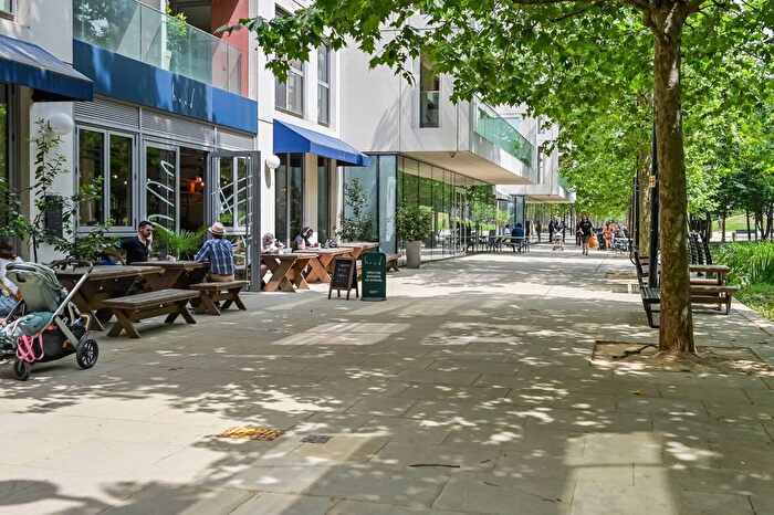 2 Bedroom Flat To Rent In Patina Mansions, Stratford, London, E20