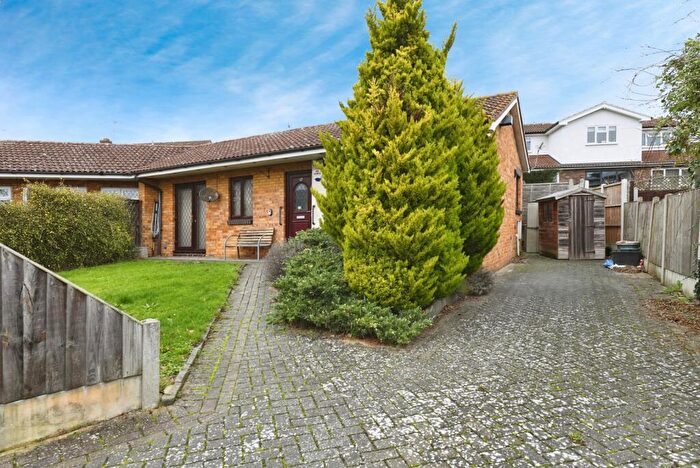 2 Bedroom Bungalow For Sale In Angel Close, Basildon, Essex, SS16