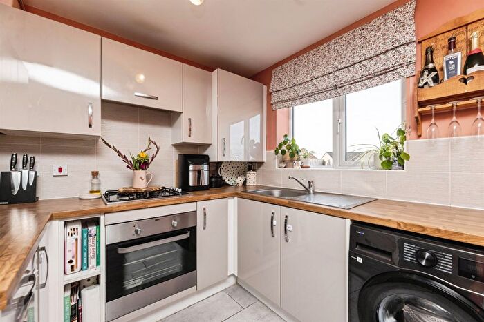 2 Bedroom Semi-detached House For Sale In Wedgewood Way, Knottingley, WF11