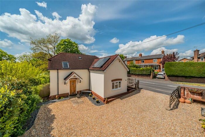 3 Bedroom Detached House To Rent In Echo Barn Lane Wrecclesham, GU10