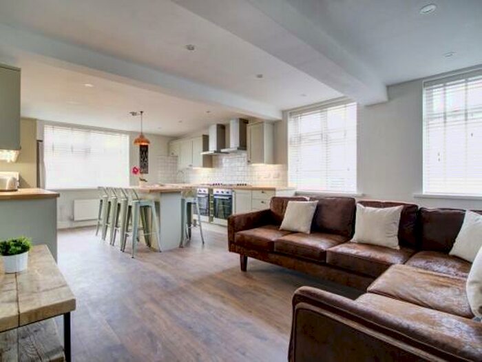 8 Bedroom Flat To Rent In Peel Street, Nottingham, NG1