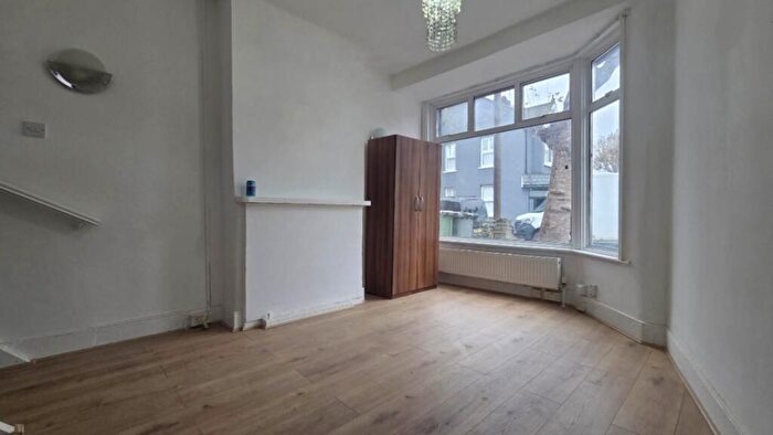 2 Bedroom End Of Terrace House To Rent In Wolsey Avenue, East Ham, E6