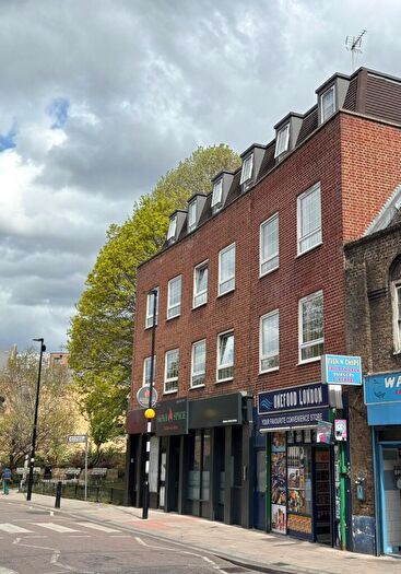 Flat To Rent In Wapping Lane, Tower Hamlets, London, E1W