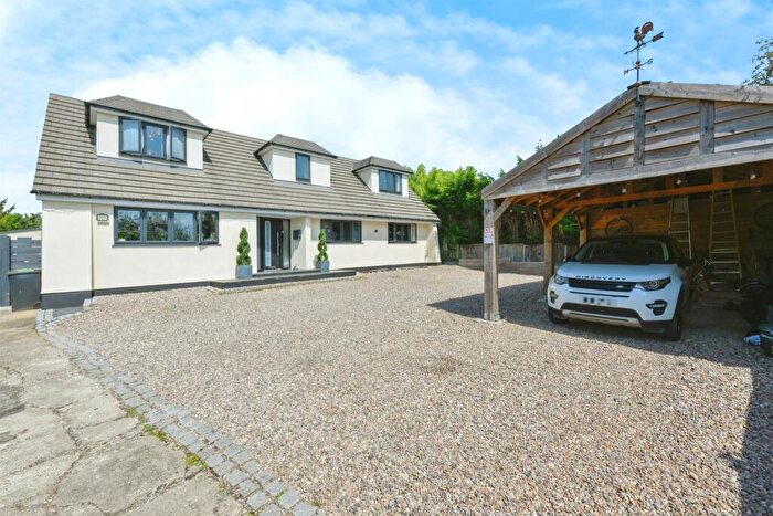 4 Bedroom Detached House For Sale In Western Road, Nazeing, Waltham Abbey, EN9