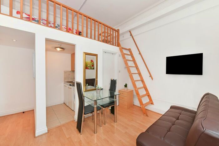 Studio To Rent In Philbeach Gardens, Earl's Court, SW5
