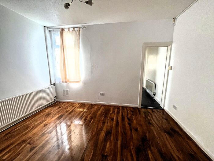 3 Bedroom Semi-Detached House To Rent In Inverness Road, Hounslow, TW3