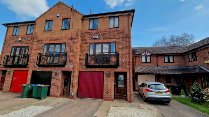 3 Bedroom Town House To Rent In Cricket Close, Chapelfields, Coventry, CV5