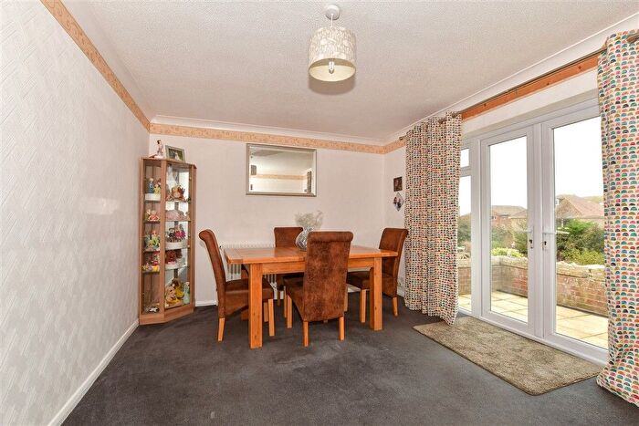 6 Bedroom Detached Bungalow For Sale In Fairlight Avenue, Telscombe Cliffs, East Sussex, BN10