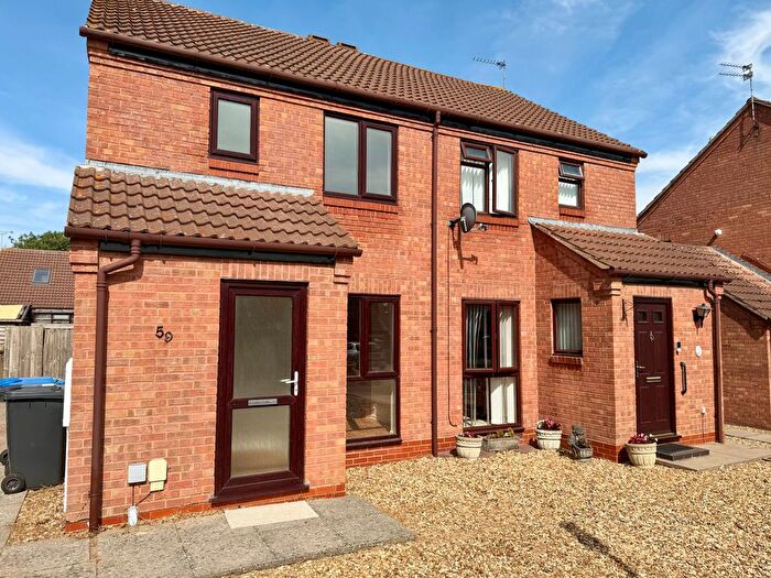 2 Bedroom Semi-detached House To Rent In St Wulstan Way, Southam, CV47